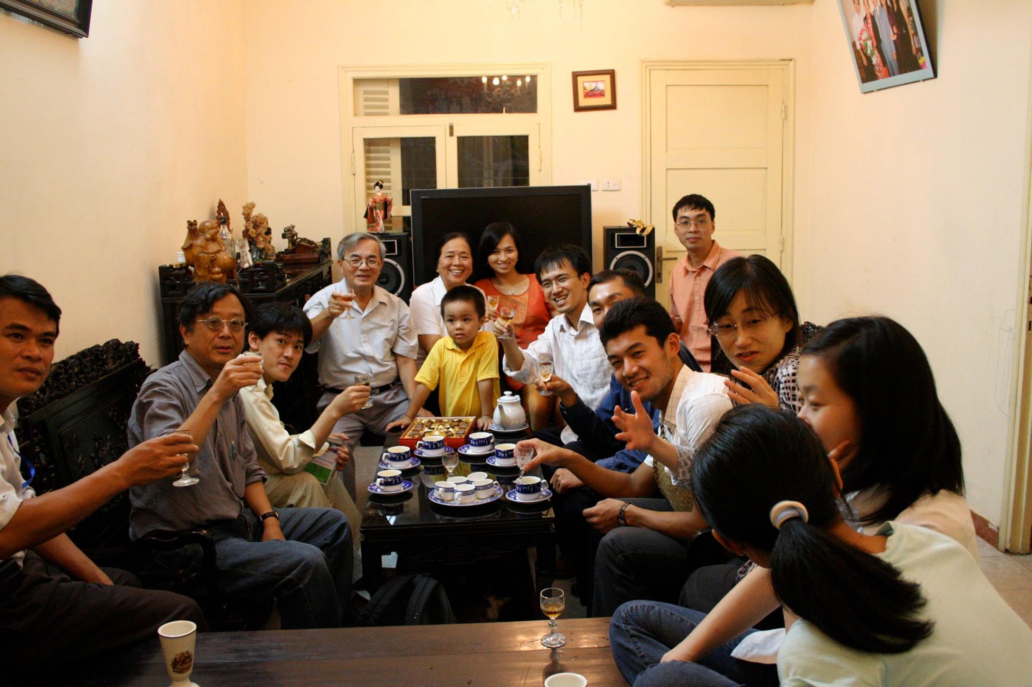 Tatsuaki Okamoto tới nhà GS. Phan Đình Diệu
